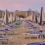 Cozy With Outdoor Pool-beahost