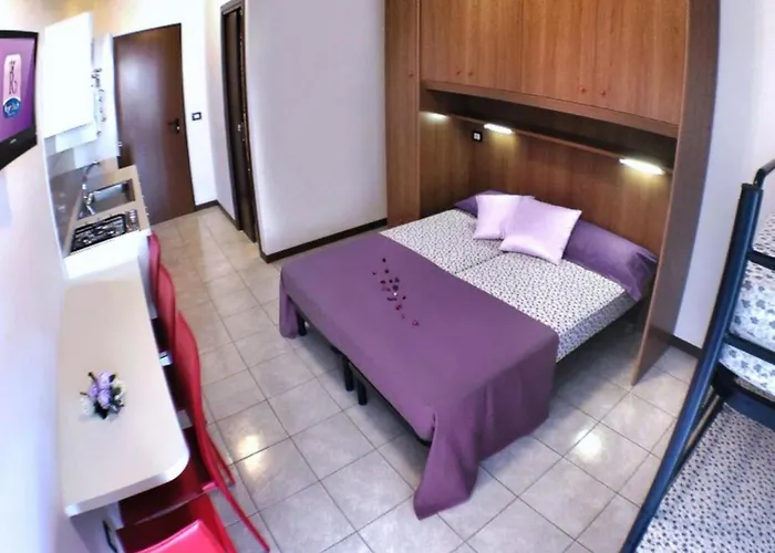 Cozy With Outdoor Pool-beahost Apartmán