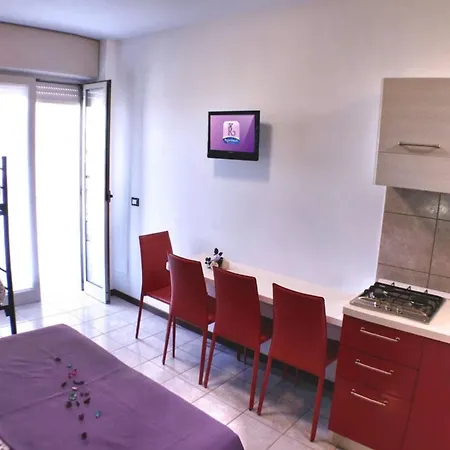 Apartment Cozy With Outdoor Pool-beahost