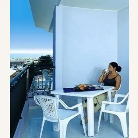 Cozy With Outdoor Pool-beahost Apartment *